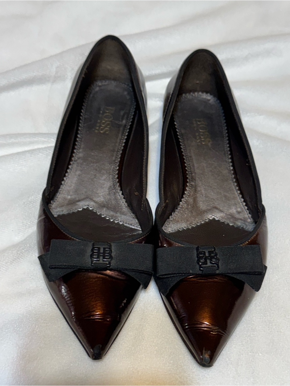 Boss Women's Pointed Toe Bow Flats metallic /bronze Leather size 7